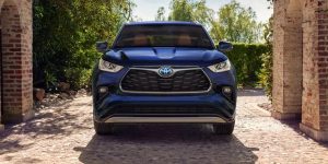 Blue 2023 Toyota Highlander Hybrid in Baltimore, MD