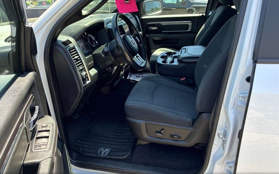 2021 RAM 1500 Classic Warlock 1 OWNER / CLEAN CARFAX