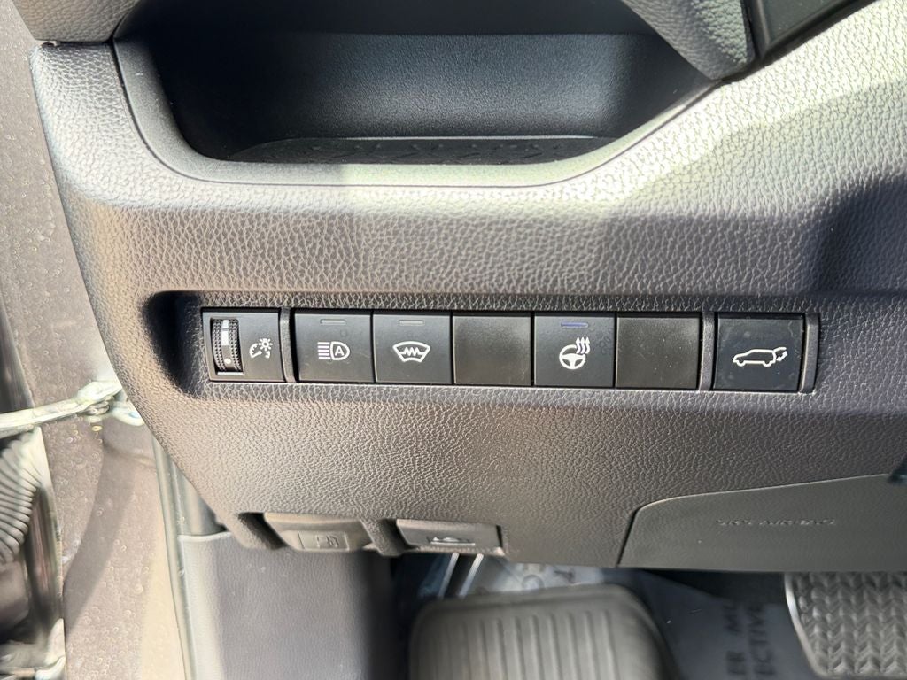 2024 Toyota RAV4 XLE Premium HEATED SEATS / POWER MOONROOF