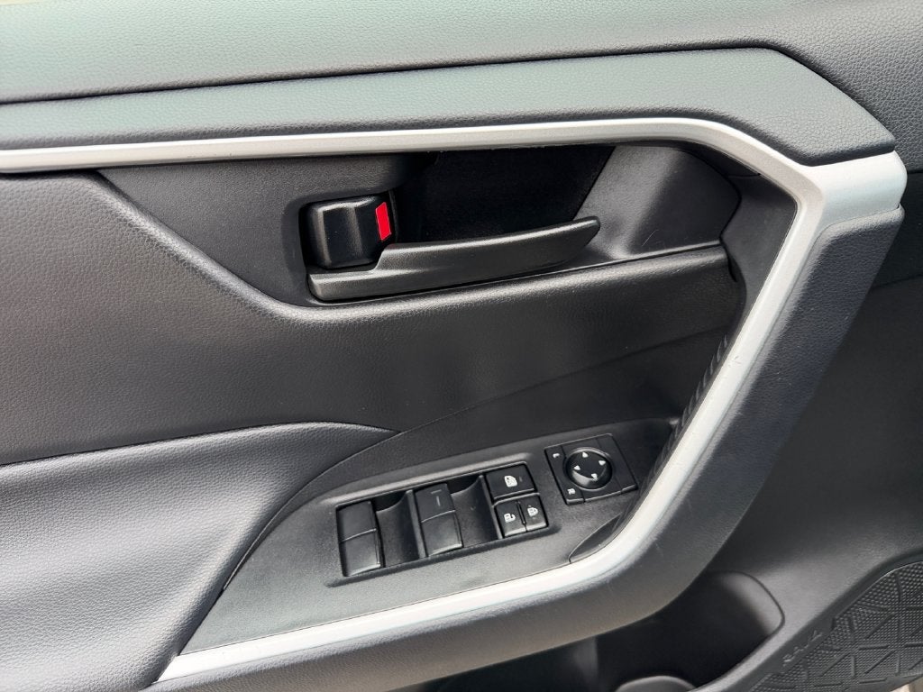2025 Toyota RAV4 22
