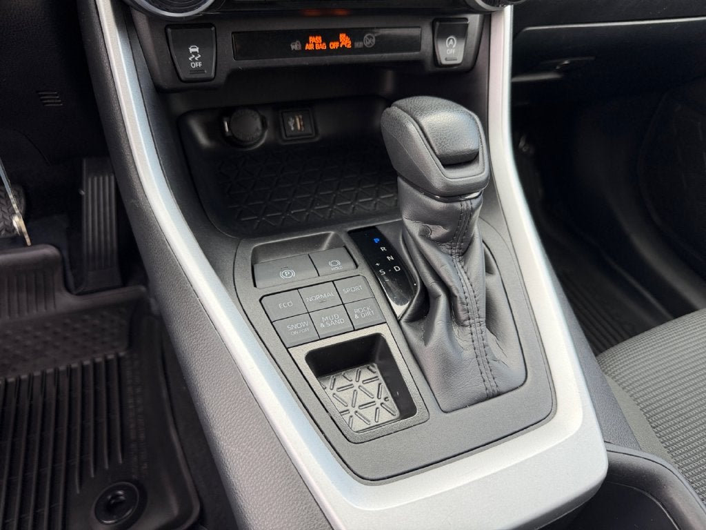 2025 Toyota RAV4 27