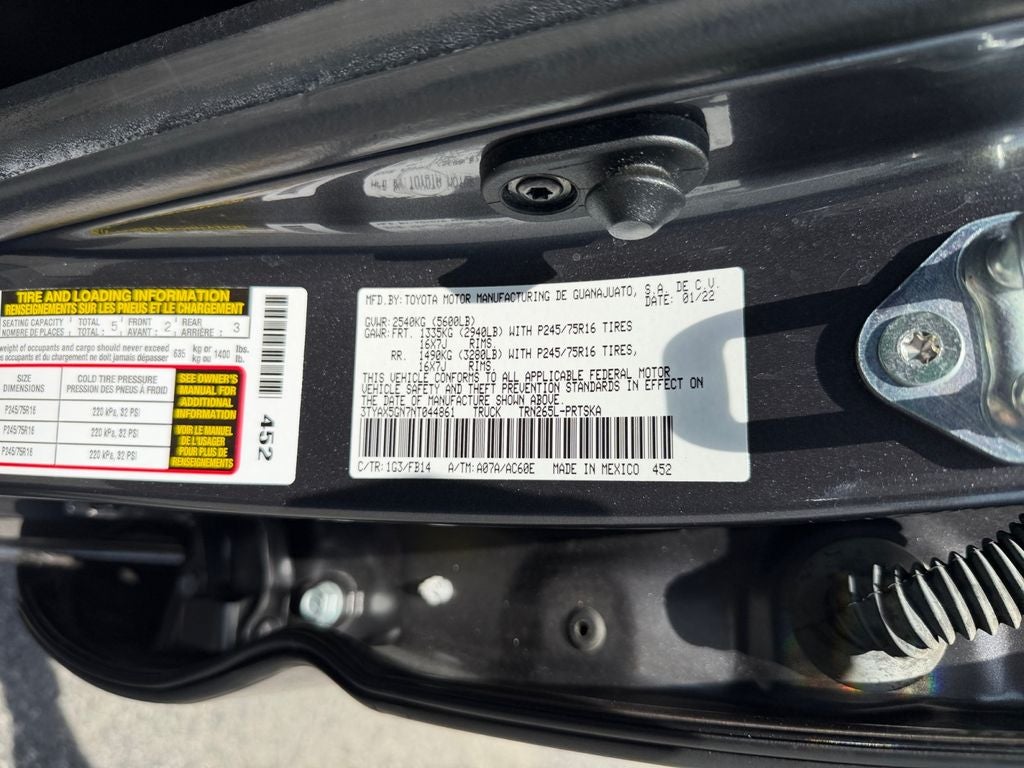 2022 Toyota Tacoma SR 1 OWNER / CLEAN CARFAX