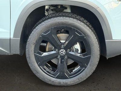 2025 Volkswagen Taos 1.5T SE Black Low Miles