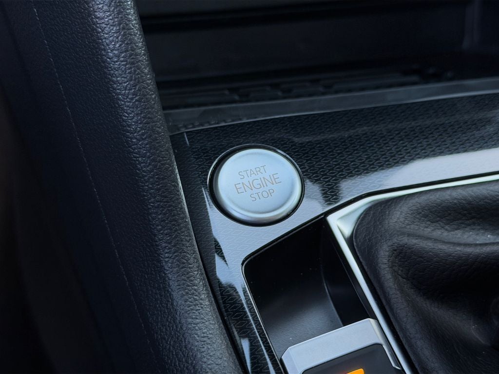 2025 Volkswagen Taos 1.5T SE Black Low Miles