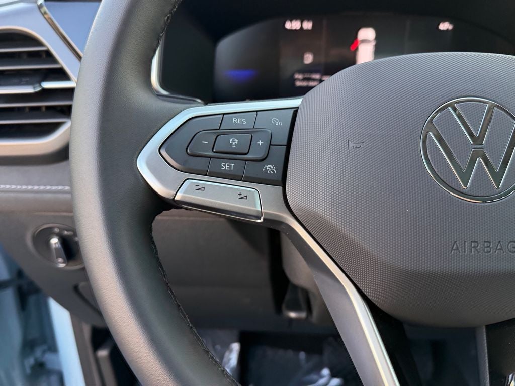 2025 Volkswagen Taos 1.5T SE Black Low Miles