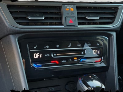 2025 Volkswagen Taos 1.5T SE Black Low Miles