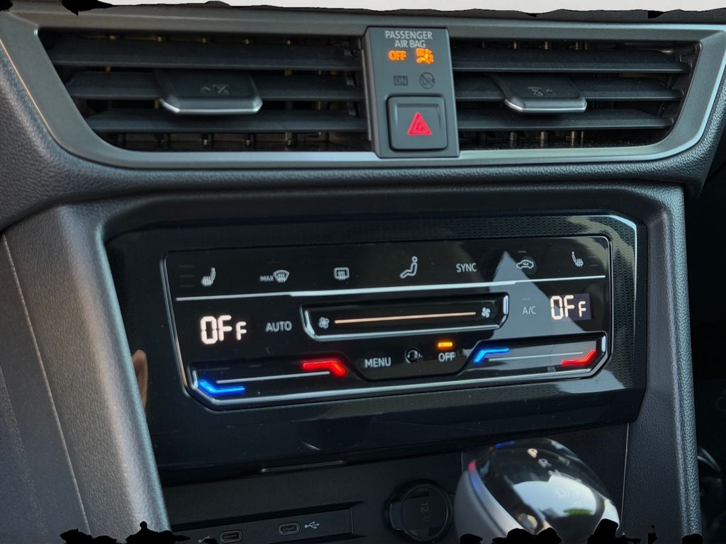 2025 Volkswagen Taos 1.5T SE Black Low Miles