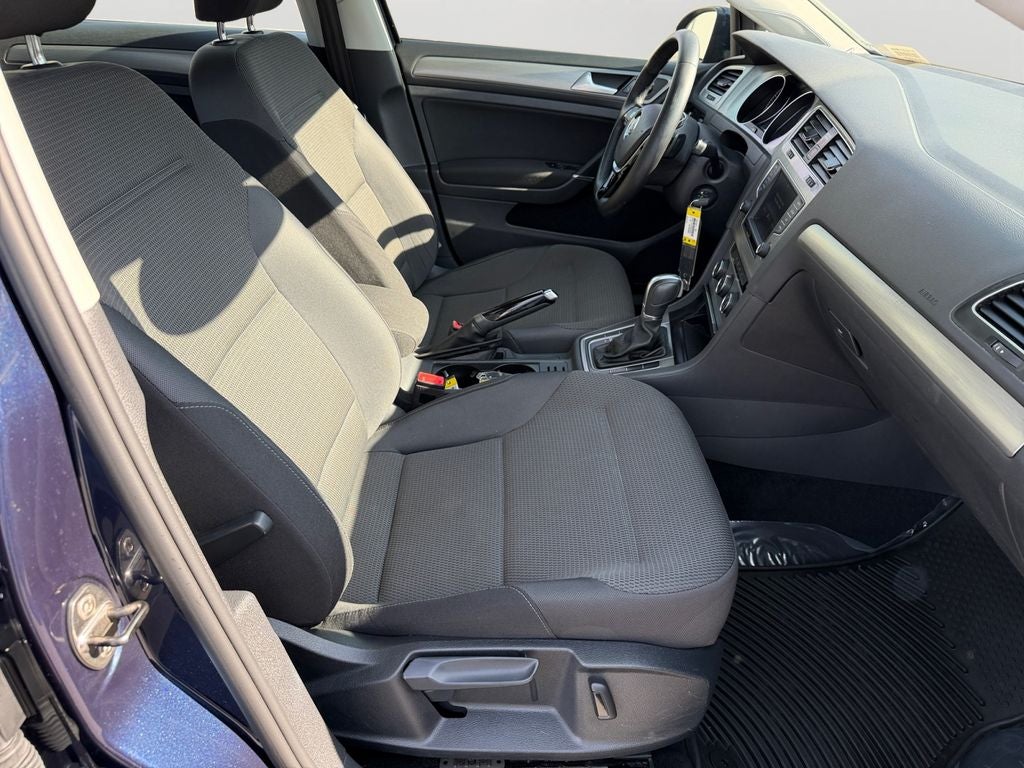 2016 Volkswagen Golf SportWagen S