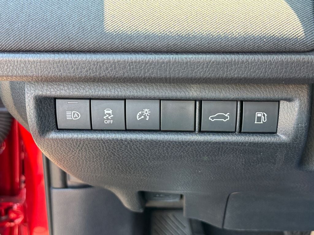 2025 Toyota Camry LE 1 OWNER / CLEAN CARFAX
