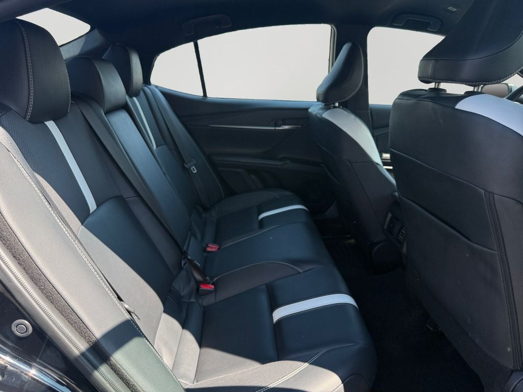 2025 Toyota Camry SE W/ Apple Car Play