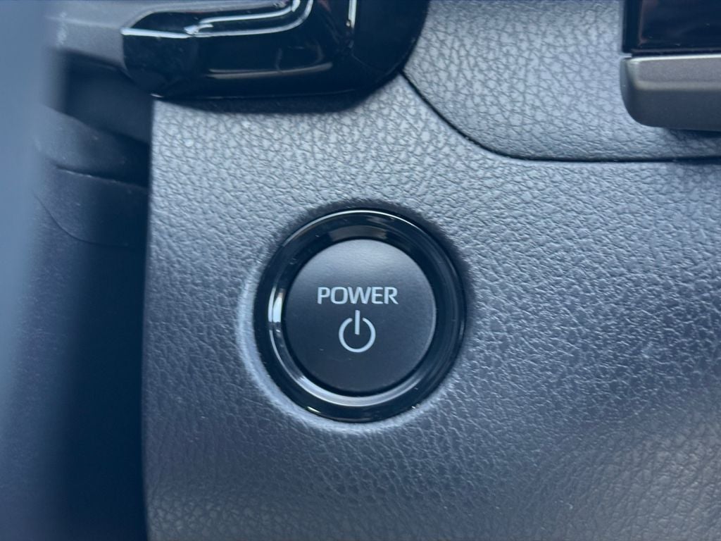 2025 Toyota Camry SE W/ Apple Car Play