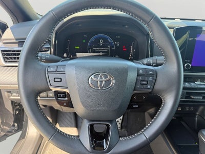 2025 Toyota Camry SE W/ Apple Car Play