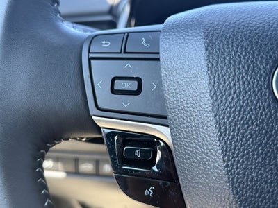2025 Toyota Camry SE W/ Apple Car Play