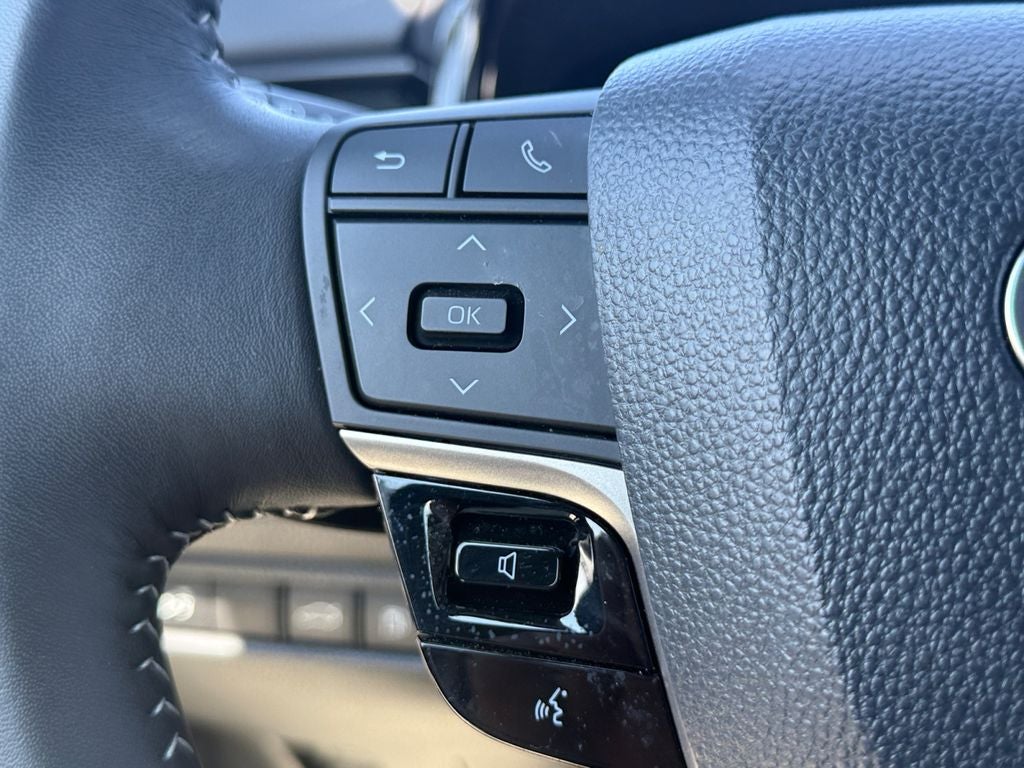 2025 Toyota Camry SE W/ Apple Car Play
