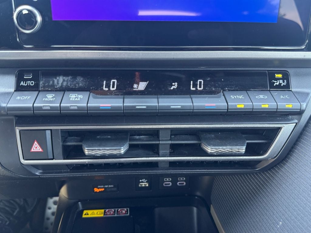 2025 Toyota Camry SE W/ Apple Car Play
