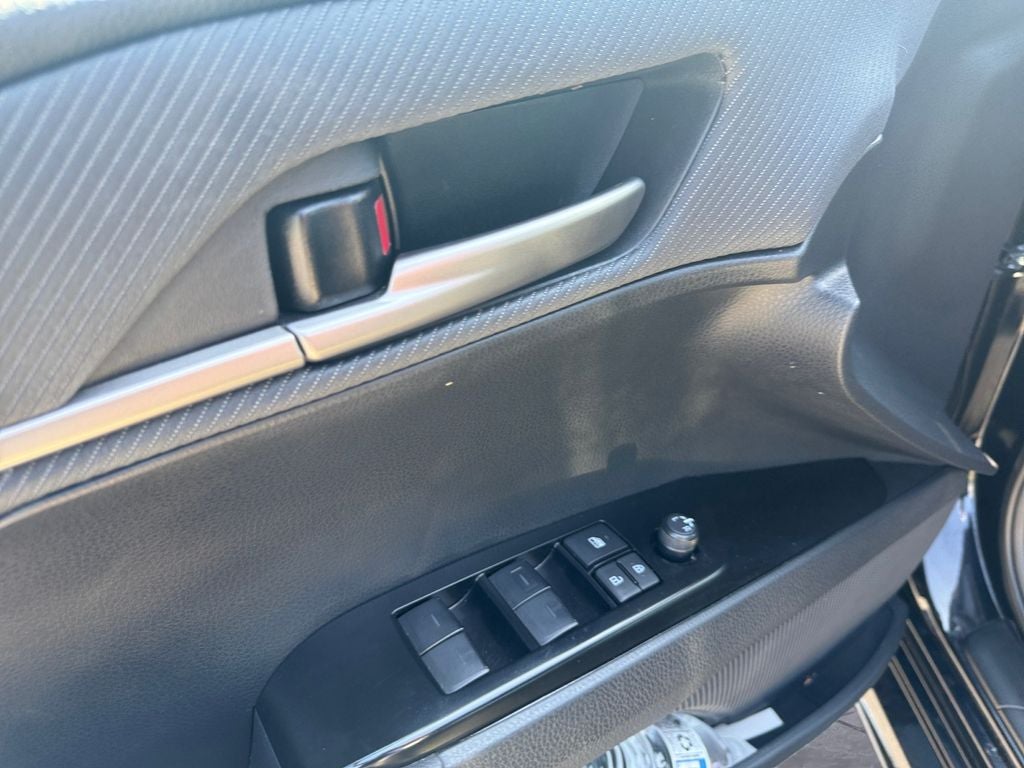 2025 Toyota Camry SE W/ Apple Car Play