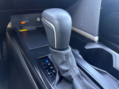 2025 Toyota Camry SE W/ Apple Car Play