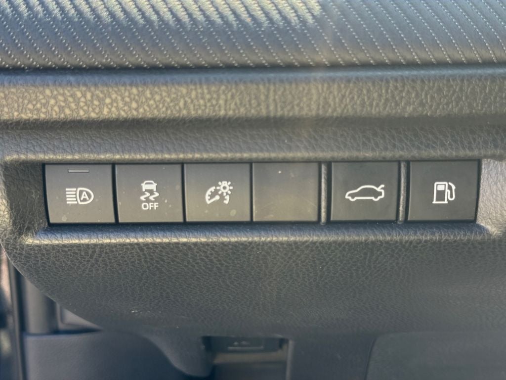 2025 Toyota Camry SE W/ Apple Car Play