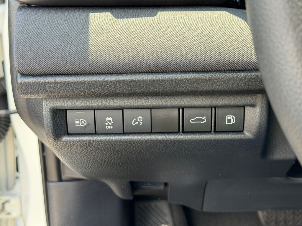 2025 Toyota Camry LE 1 OWNER / CLEAN CARFAX