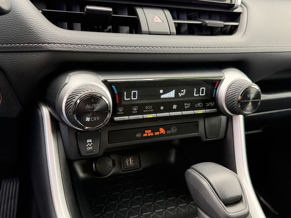 2025 Toyota RAV4 Hybrid XLE HYBRID / CLEAN CARFAX / 1 OWNER