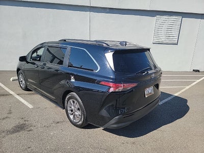 2021 Toyota Sienna LE 8 Passenger