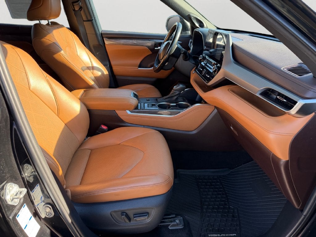 2021 Toyota Highlander Hybrid Platinum