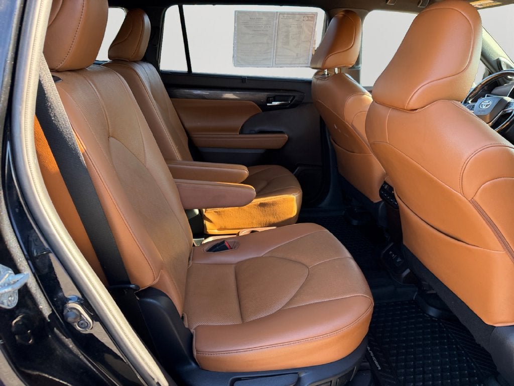 2021 Toyota Highlander Hybrid Platinum