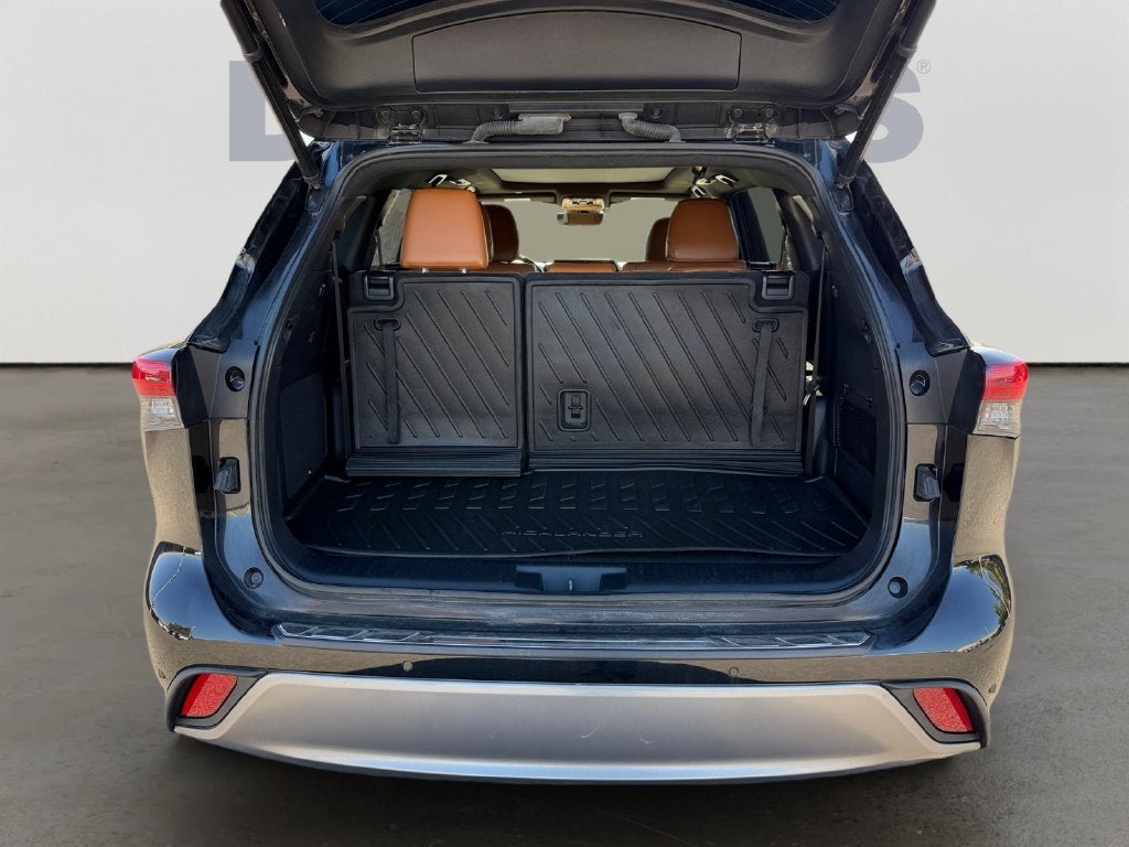 2021 Toyota Highlander Hybrid Platinum