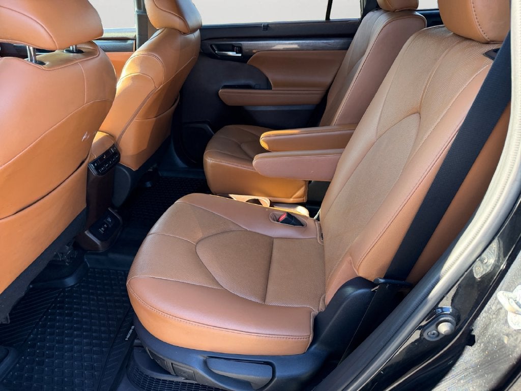 2021 Toyota Highlander Hybrid Platinum