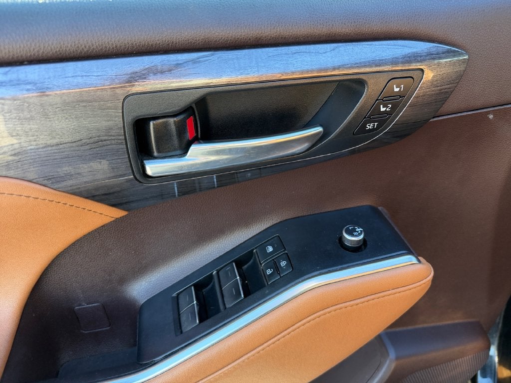 2021 Toyota Highlander Hybrid Platinum