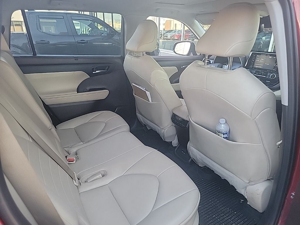 2021 Toyota Highlander Hybrid XLE Seating for 8
