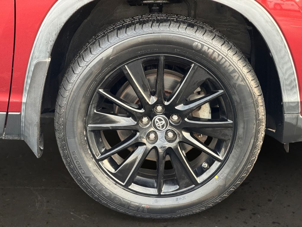 2019 Toyota Highlander SE " New Tires"