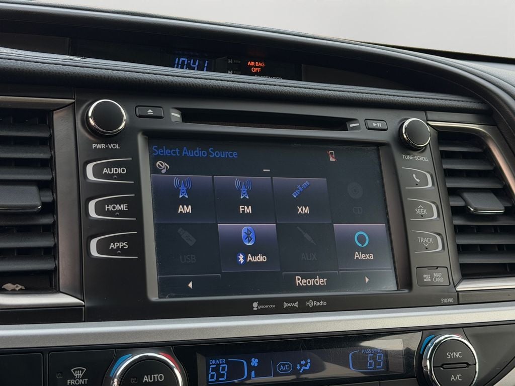 2019 Toyota Highlander SE " New Tires"