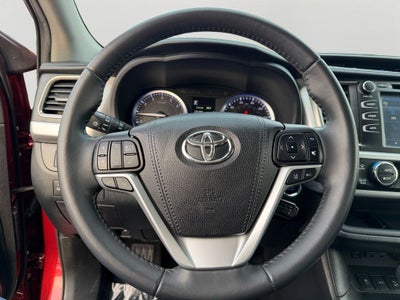 2019 Toyota Highlander SE " New Tires"