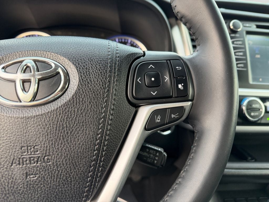 2019 Toyota Highlander SE " New Tires"