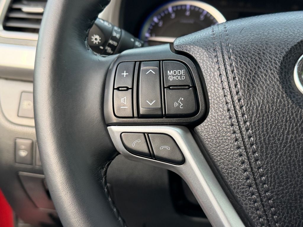 2019 Toyota Highlander SE " New Tires"