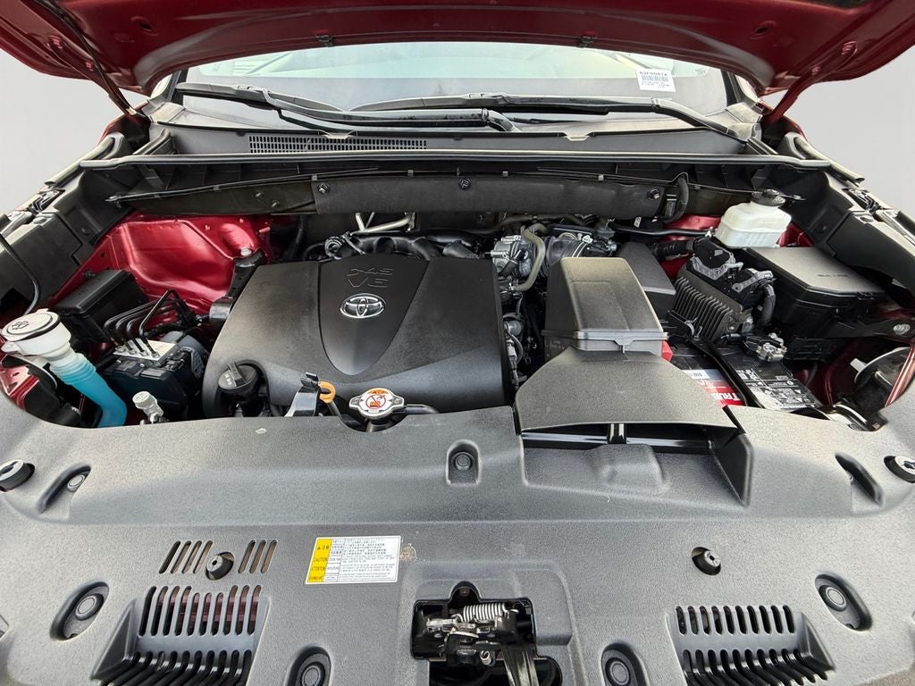 2019 Toyota Highlander SE " New Tires"