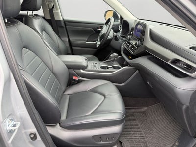 2023 Toyota Highlander XLE CLEAN CARFAX / 3RD ROW SEATING / MOONROOF / BLIND