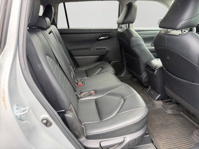 2023 Toyota Highlander XLE CLEAN CARFAX / 3RD ROW SEATING / MOONROOF / BLIND