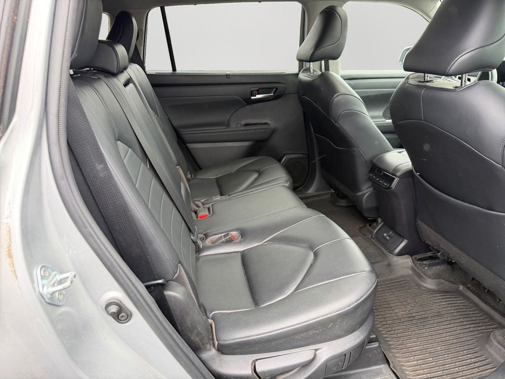 2023 Toyota Highlander XLE CLEAN CARFAX / 3RD ROW SEATING / MOONROOF / BLIND
