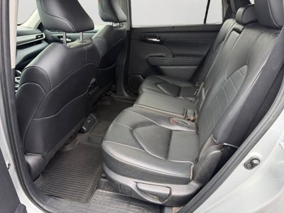 2023 Toyota Highlander XLE CLEAN CARFAX / 3RD ROW SEATING / MOONROOF / BLIND