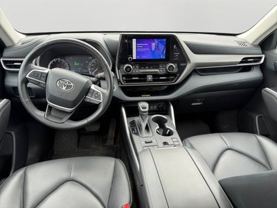 2023 Toyota Highlander XLE CLEAN CARFAX / 3RD ROW SEATING / MOONROOF / BLIND