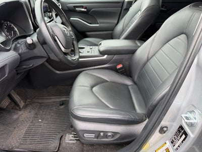2023 Toyota Highlander XLE CLEAN CARFAX / 3RD ROW SEATING / MOONROOF / BLIND