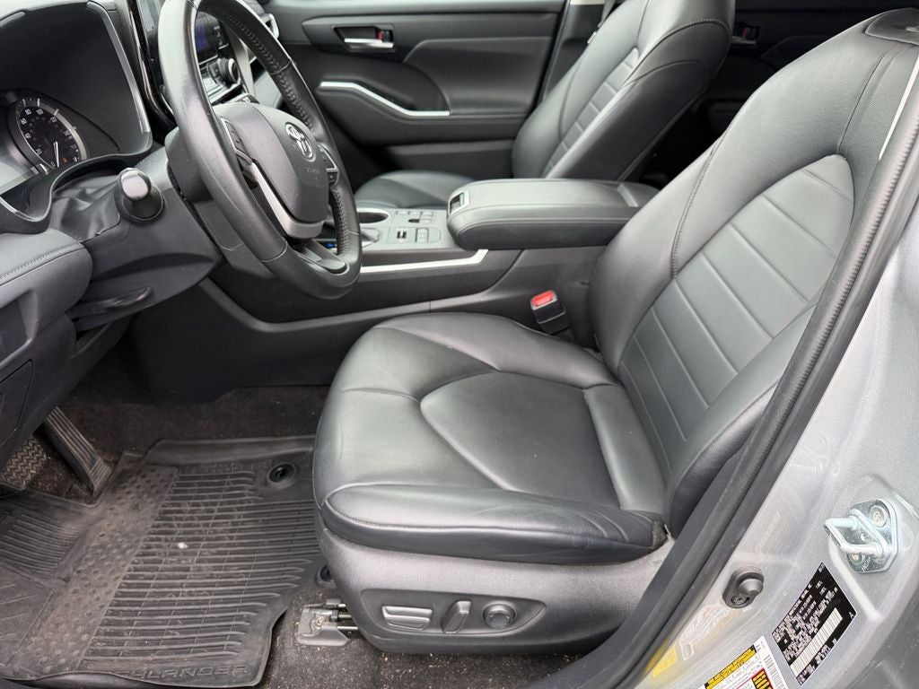 2023 Toyota Highlander XLE CLEAN CARFAX / 3RD ROW SEATING / MOONROOF / BLIND