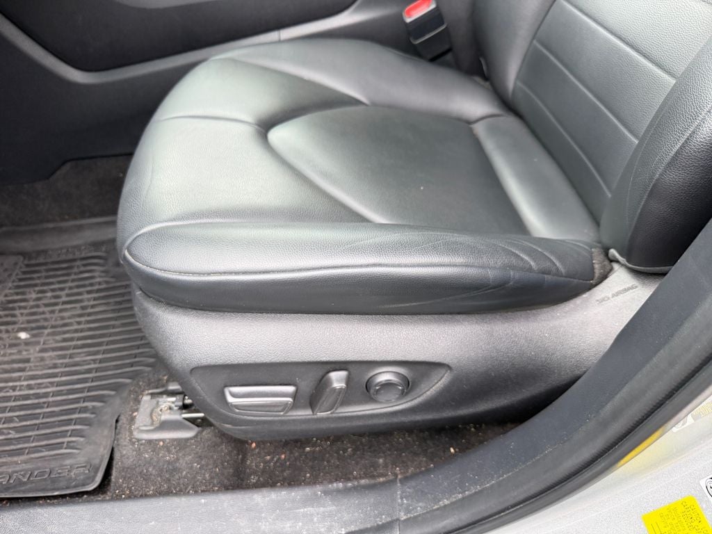 2023 Toyota Highlander XLE CLEAN CARFAX / 3RD ROW SEATING / MOONROOF / BLIND