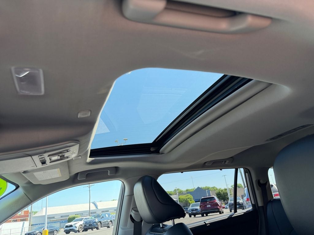 2023 Toyota Highlander XLE CLEAN CARFAX / 3RD ROW SEATING / MOONROOF / BLIND