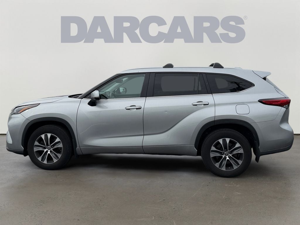 2023 Toyota Highlander XLE CLEAN CARFAX / 3RD ROW SEATING / MOONROOF / BLIND