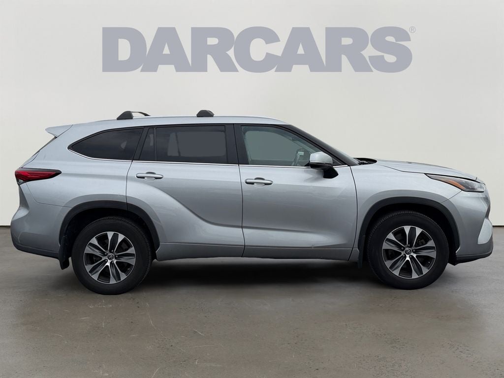 2023 Toyota Highlander XLE CLEAN CARFAX / 3RD ROW SEATING / MOONROOF / BLIND