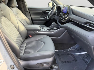 2025 Toyota Highlander XSE VERY LOW MILES / XSE LEATHER HEATED SEATS / BLIND
