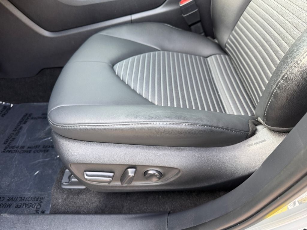 2025 Toyota Highlander XSE VERY LOW MILES / XSE LEATHER HEATED SEATS / BLIND